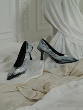 Load image into Gallery viewer, Artisanal Sonic Fade Pumps - Ivory/Black