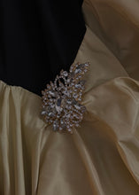 Load image into Gallery viewer, Couture : Waterdrop Brooch - Gold