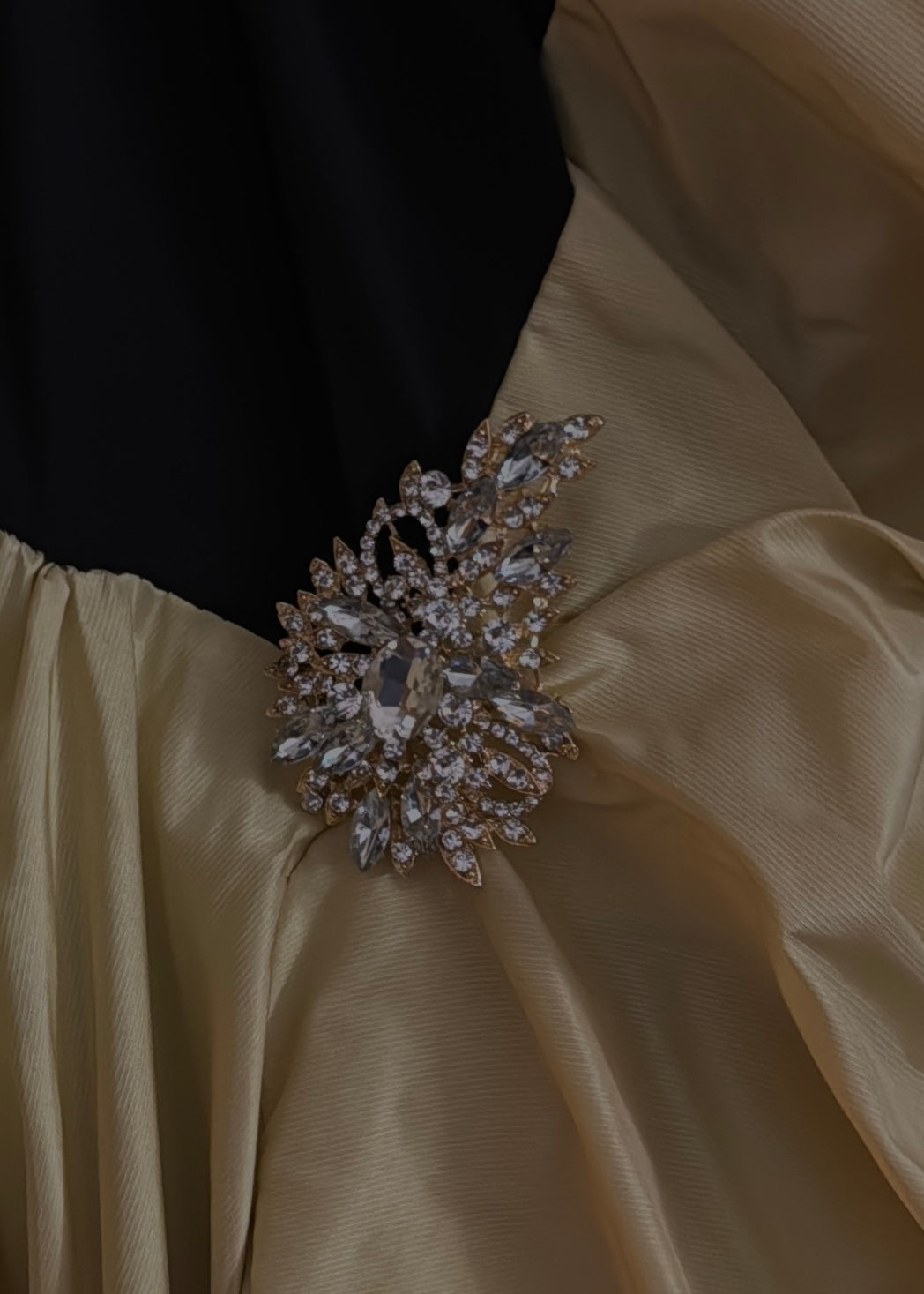 Couture : Waterdrop Brooch - Gold