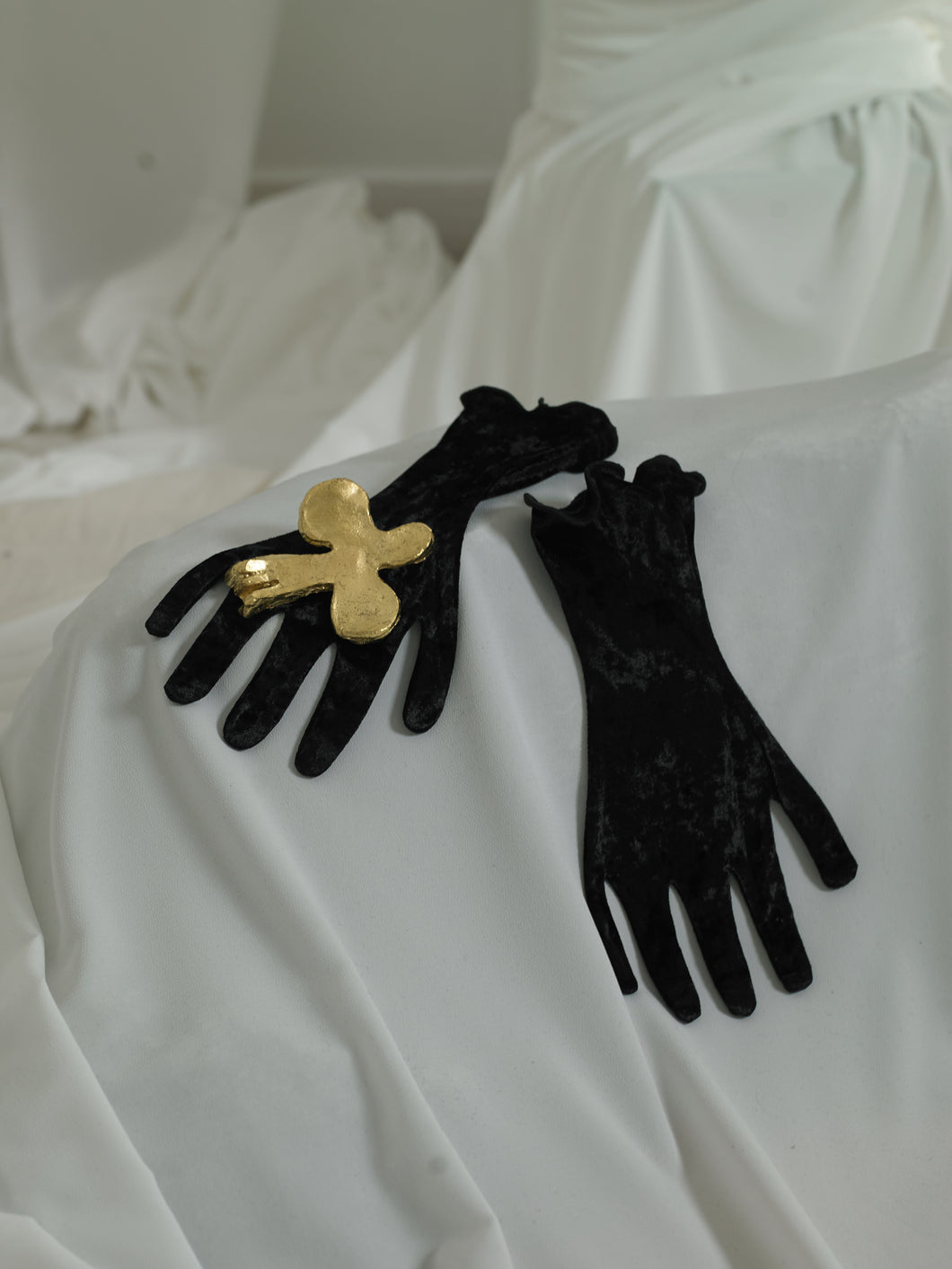 Crushed Velvet Gloves and Brooch - Black