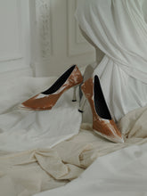 Load image into Gallery viewer, Artisanal Sonic Fade Pumps - Châtaigne/White