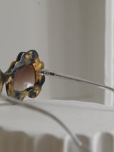 Load image into Gallery viewer, Artisanal Nuage Sunglasses - Ombré Transparant