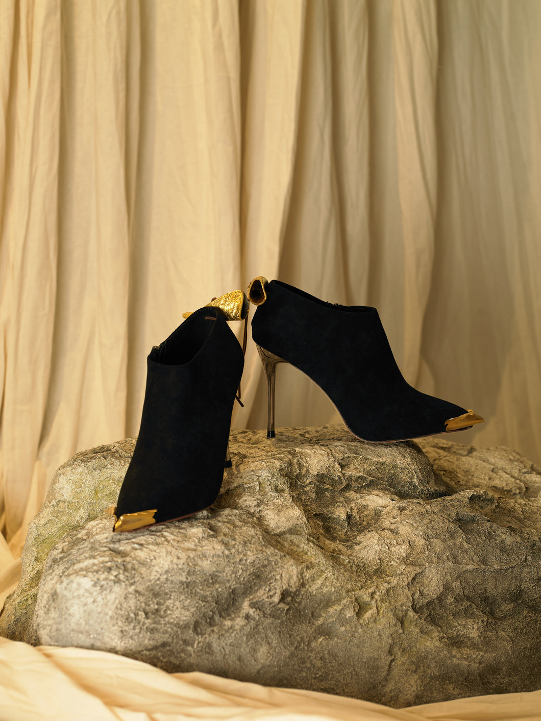 Samu Heeled Boots - Black/Gold